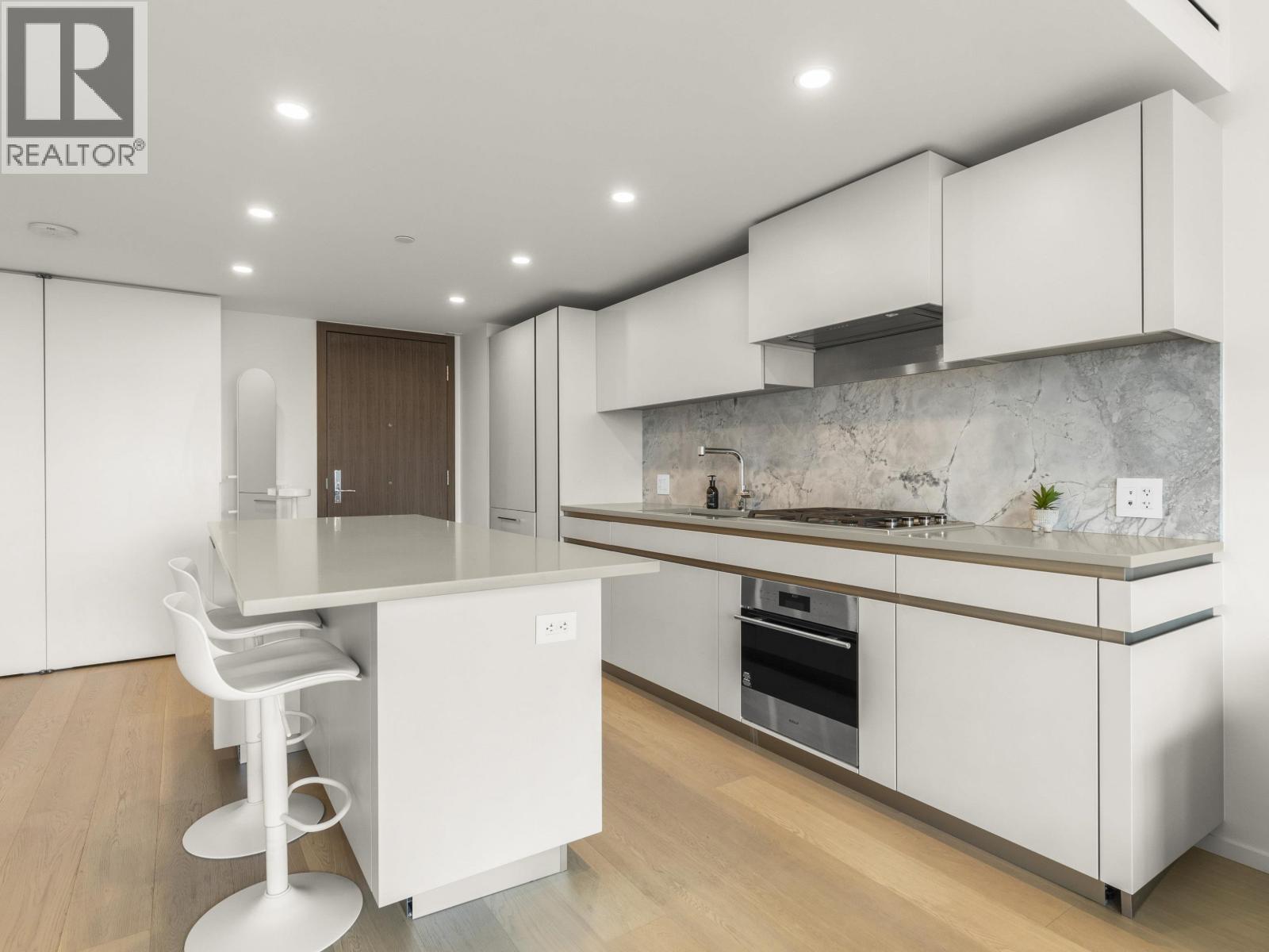 1104 889 PACIFIC STREET