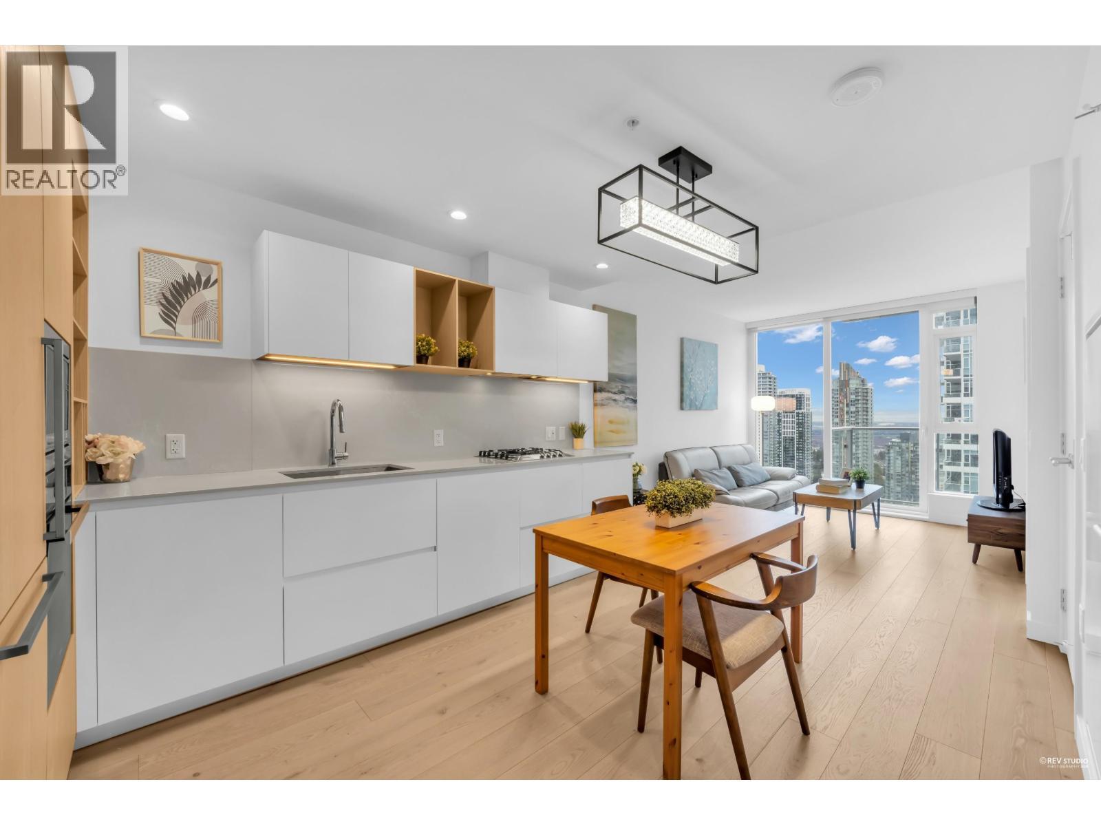 3303 - 6000 MCKAY AVENUE