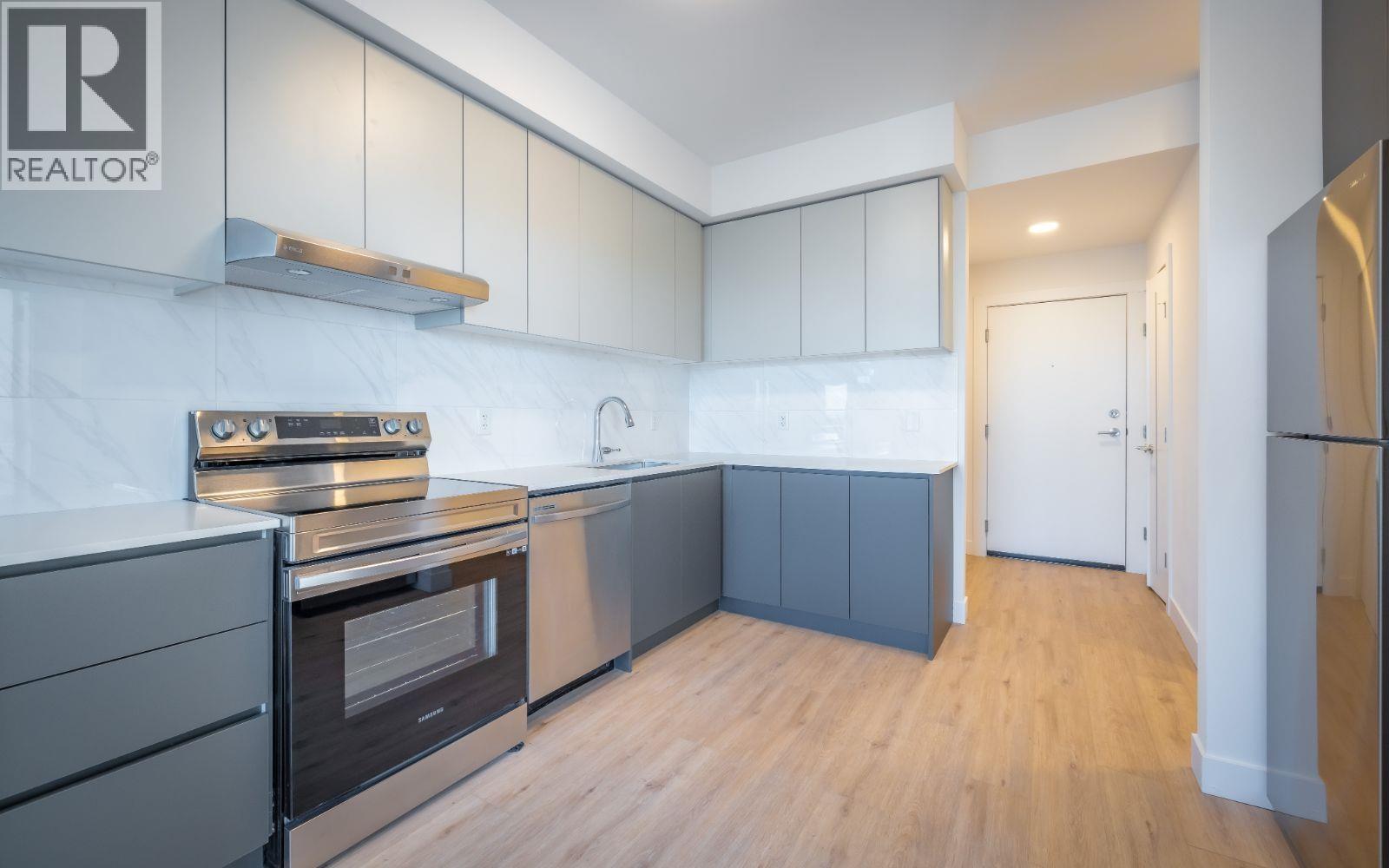 2590 LONSDALE AVENUE