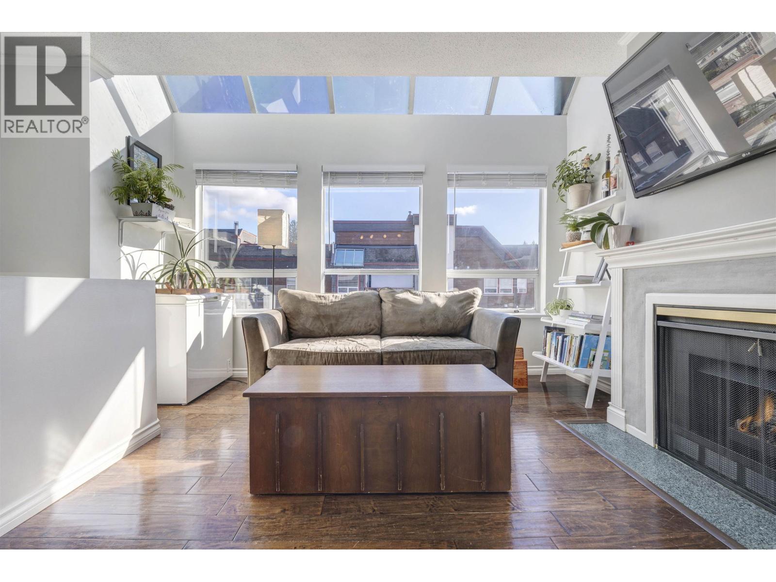 309 - 3721 DELBROOK AVENUE