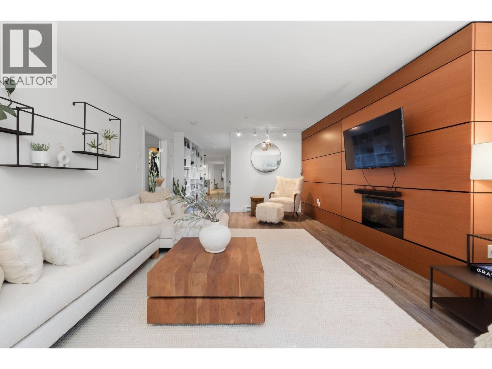 105 2832 CAPILANO ROAD