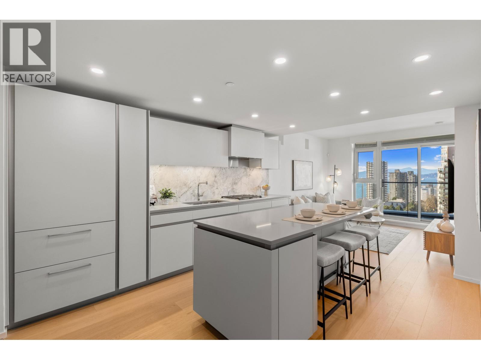 1504 889 PACIFIC STREET