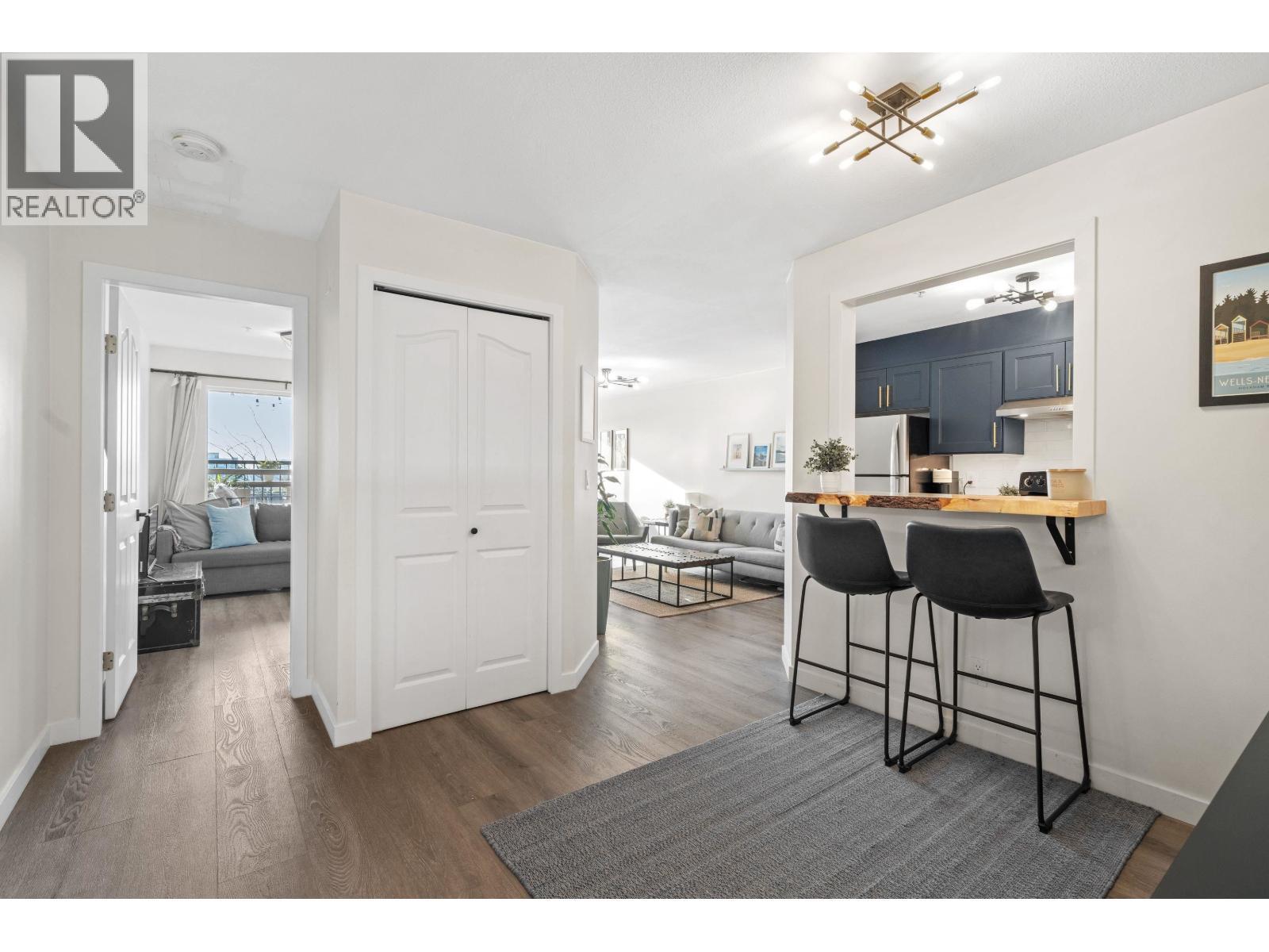 203 202 MOWAT STREET