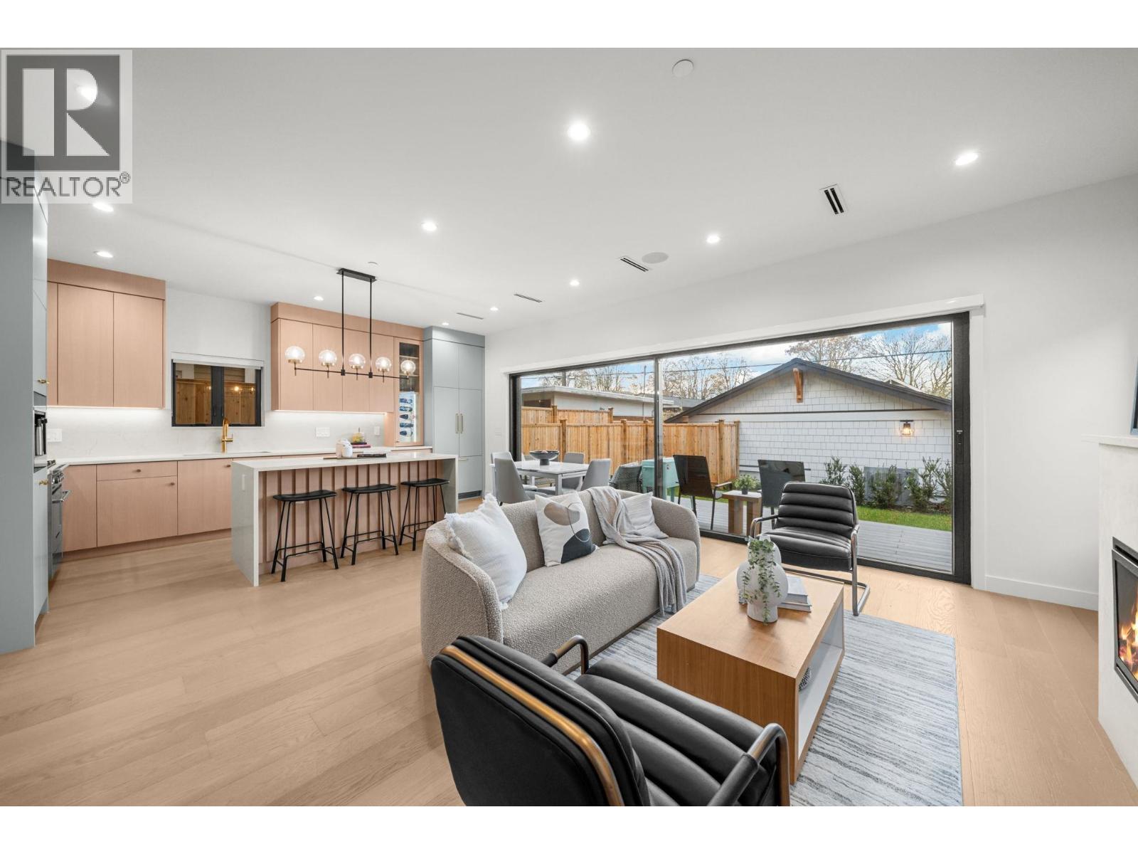 2 - 2247 PARKER STREET