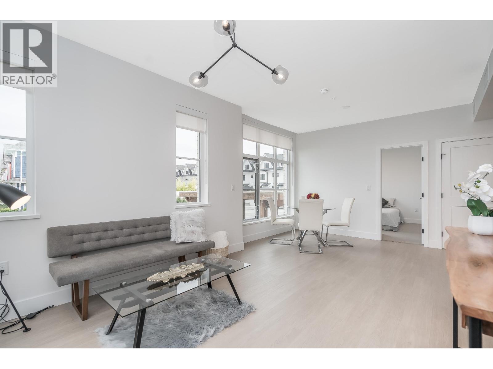 102 320 RIDGE STREET