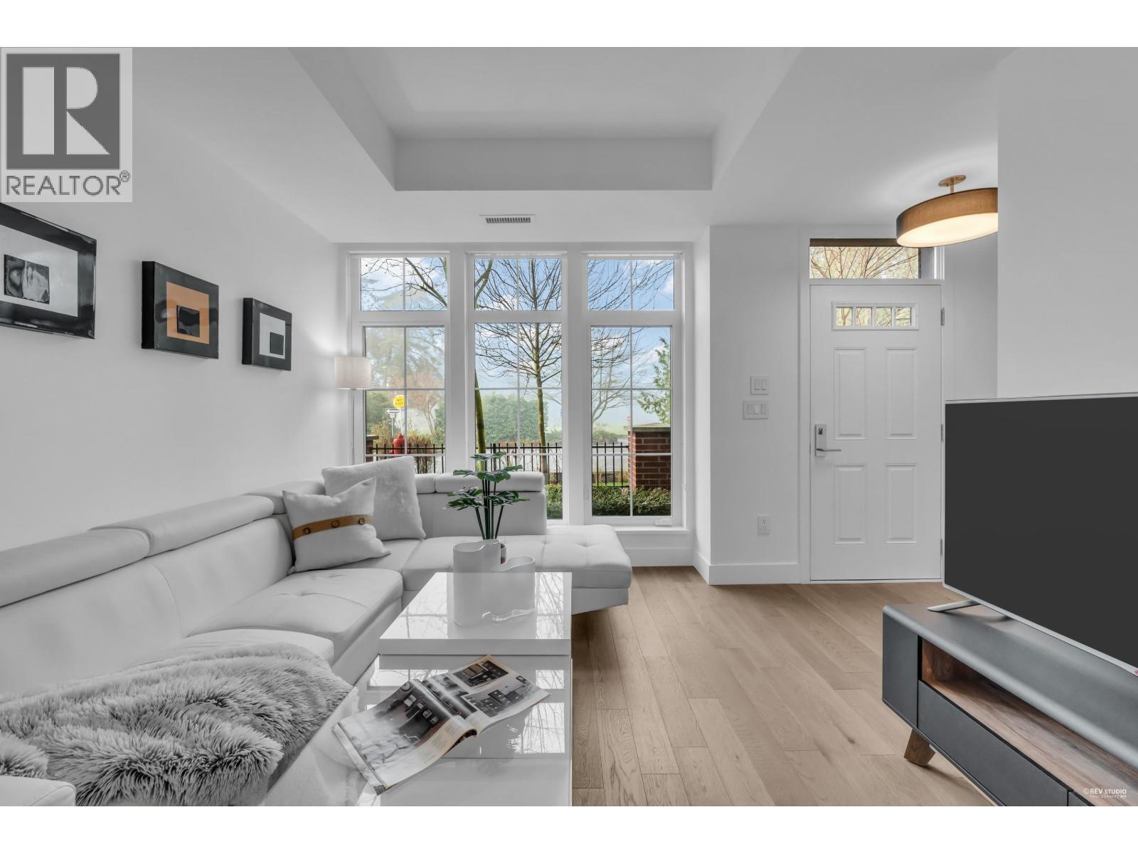 118 2070 CURLING ROAD