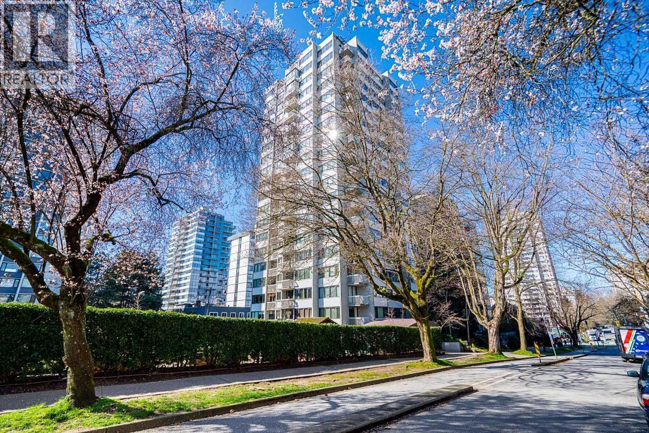 204 1740 COMOX STREET