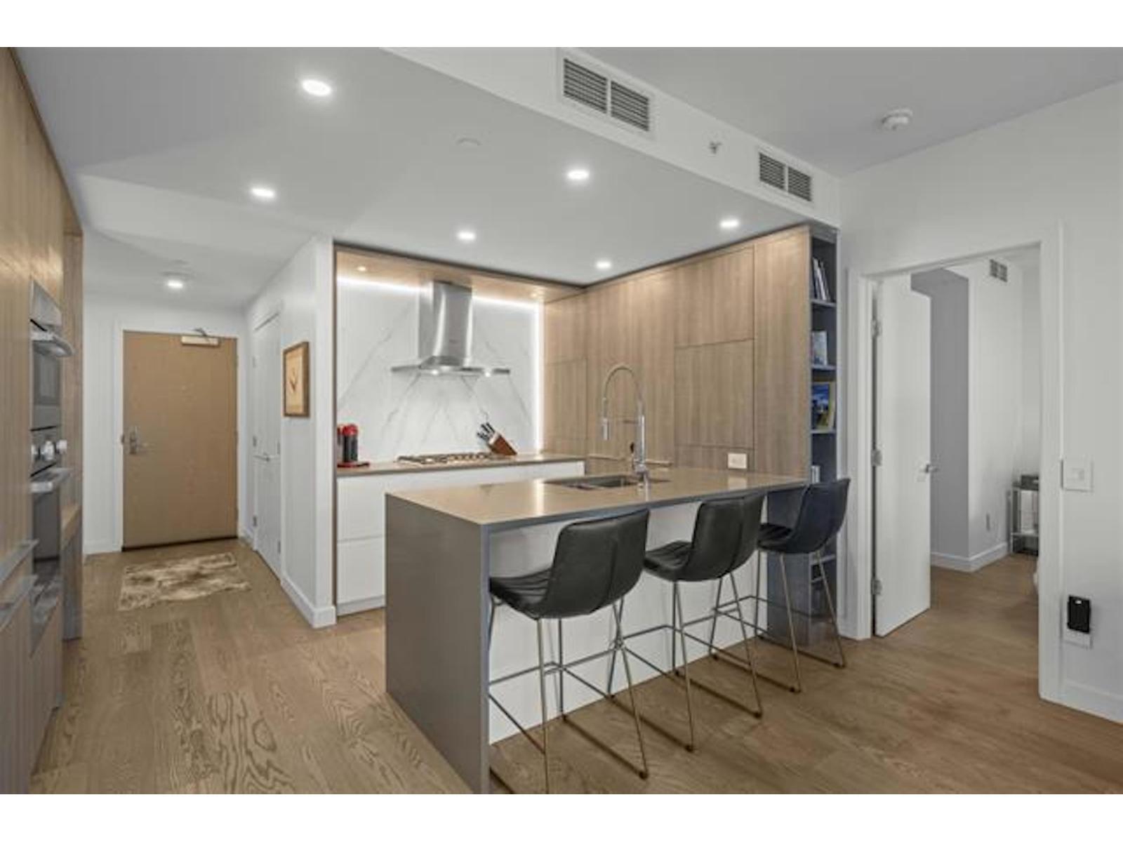 501 15165 THRIFT AVENUE