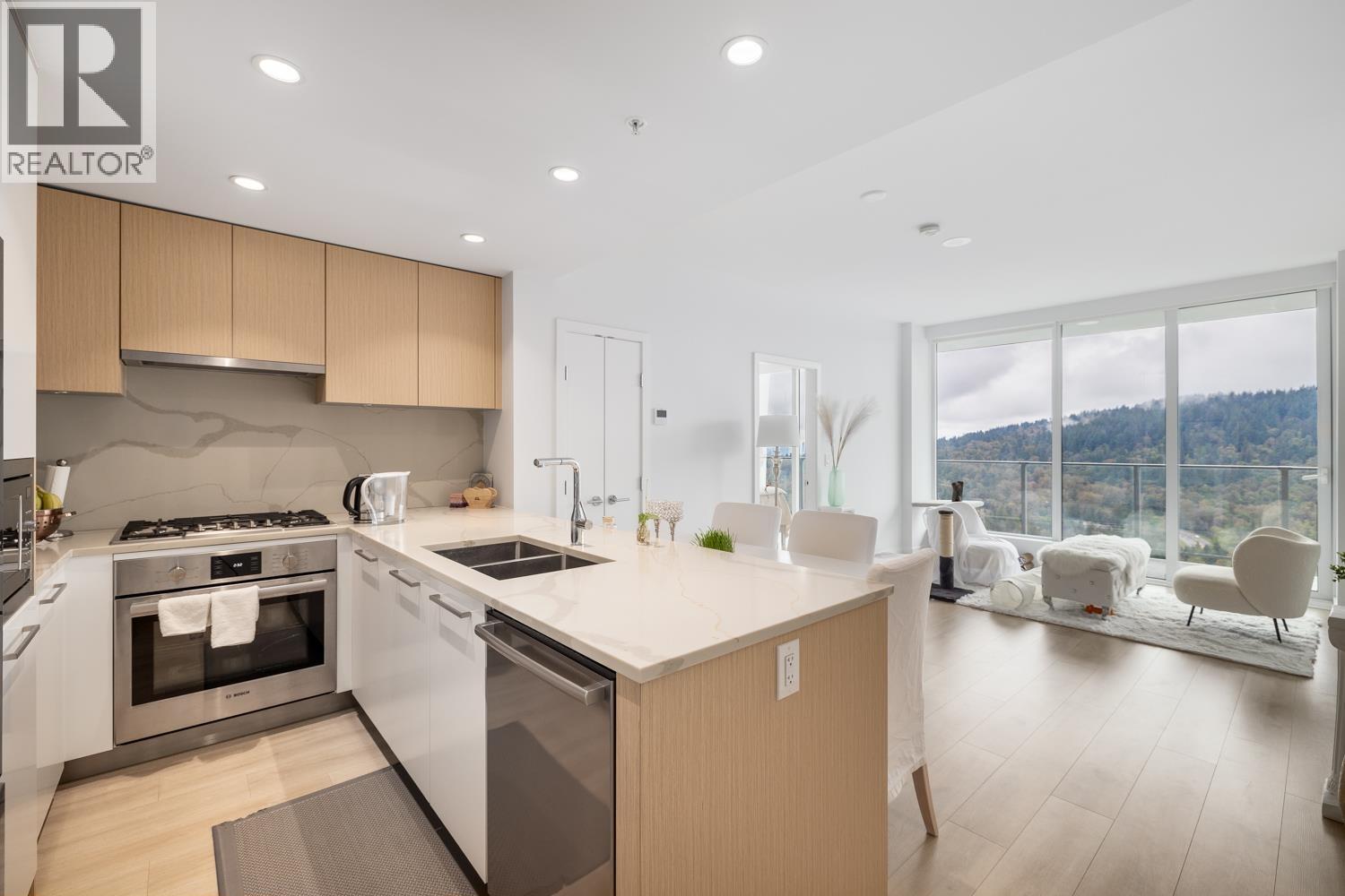 3002 567 CLARKE ROAD