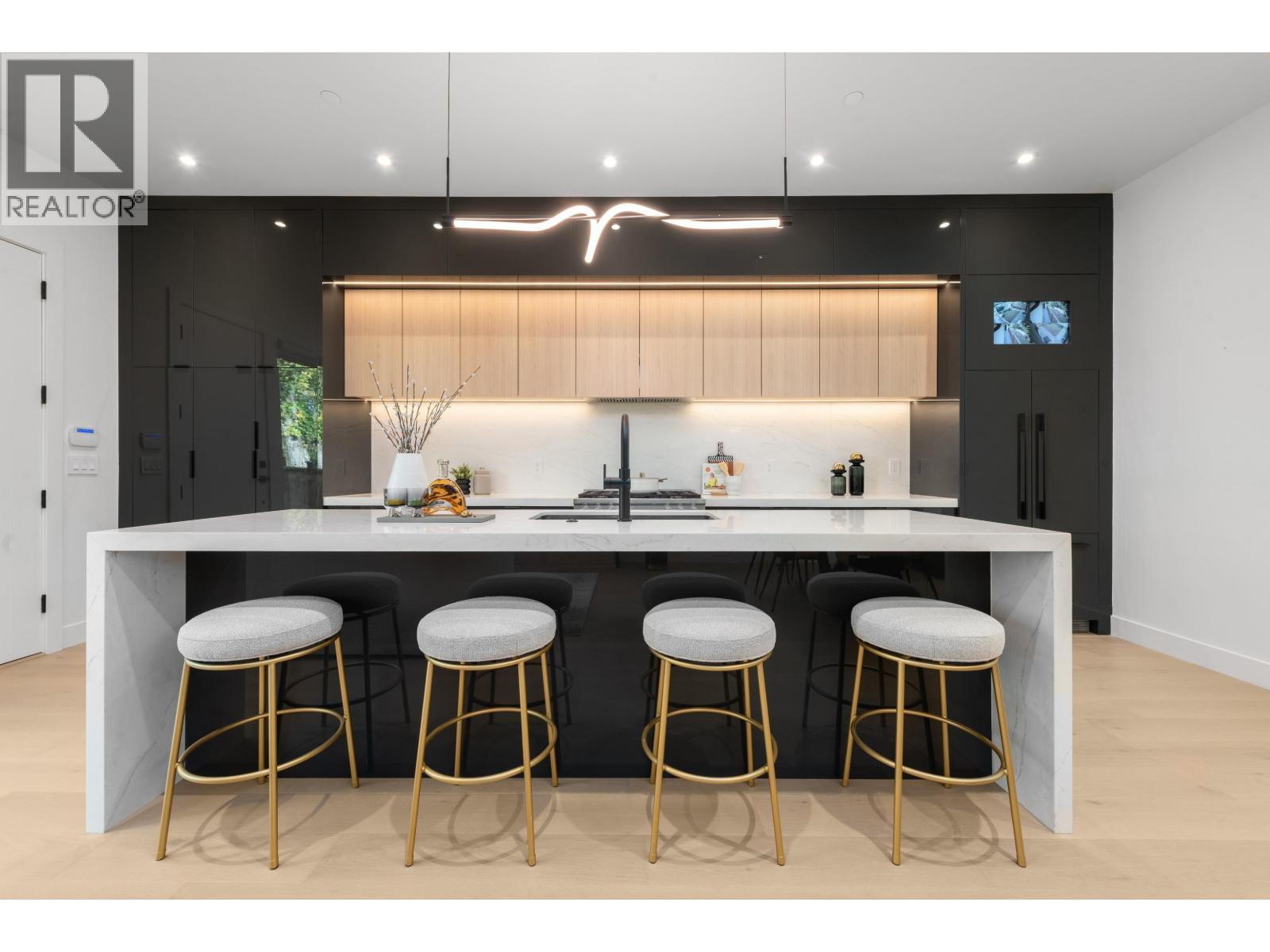 1 - 3232 W 38TH AVENUE