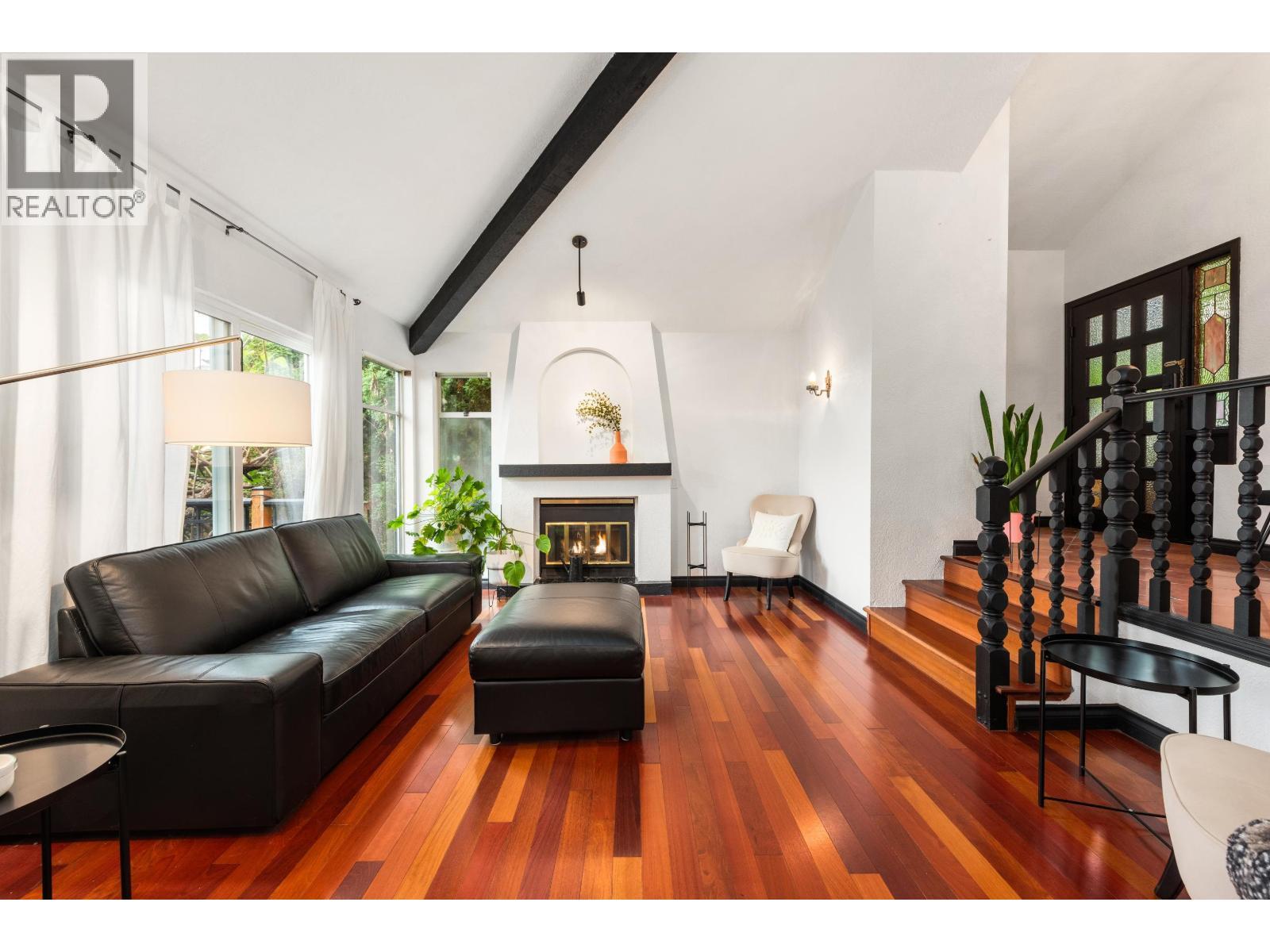 1128 FRASERVIEW STREET