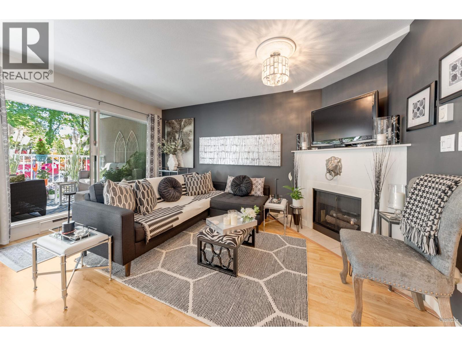 201 - 985 10TH AVENUE