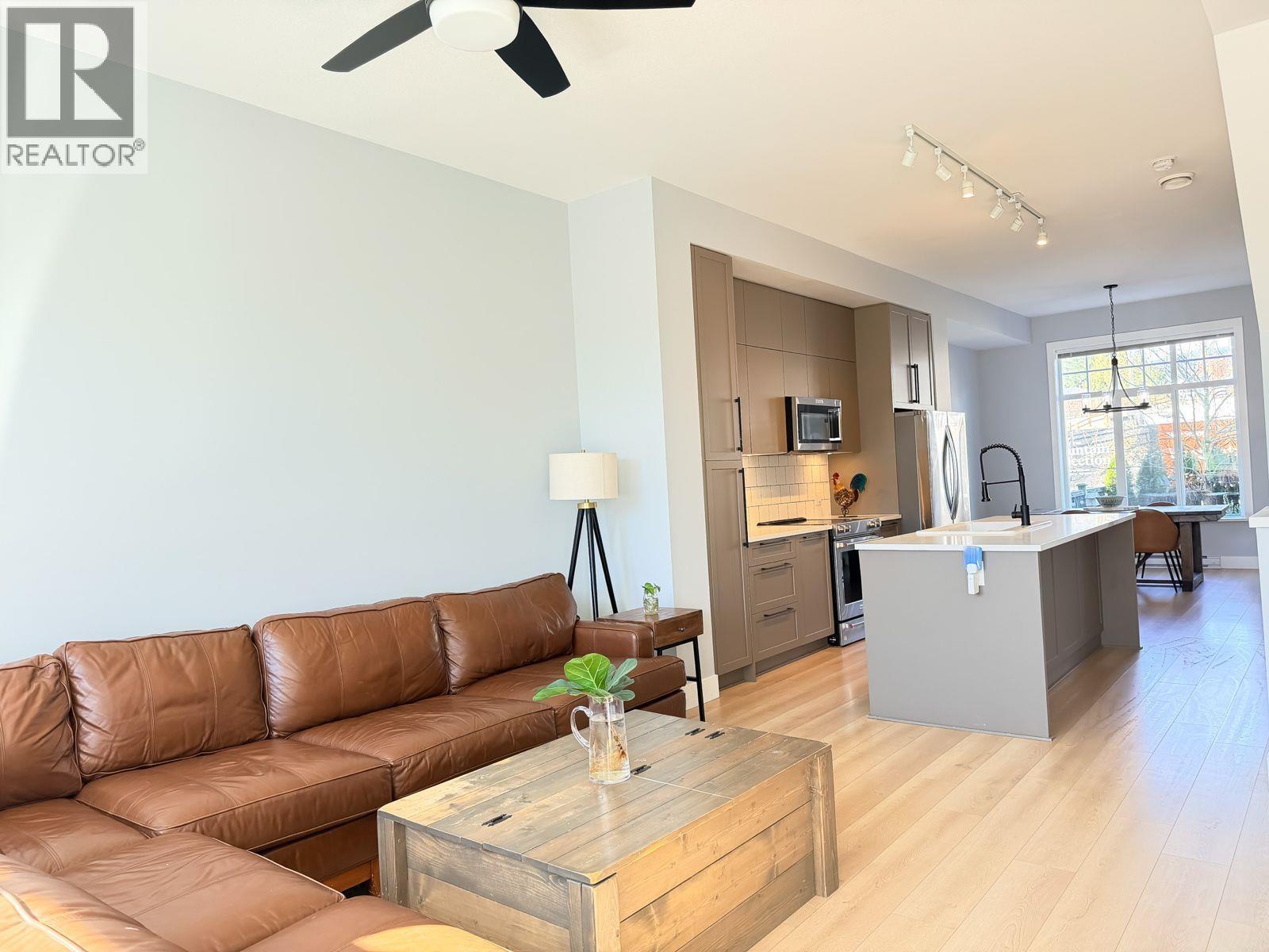 43 3552 VICTORIA DRIVE