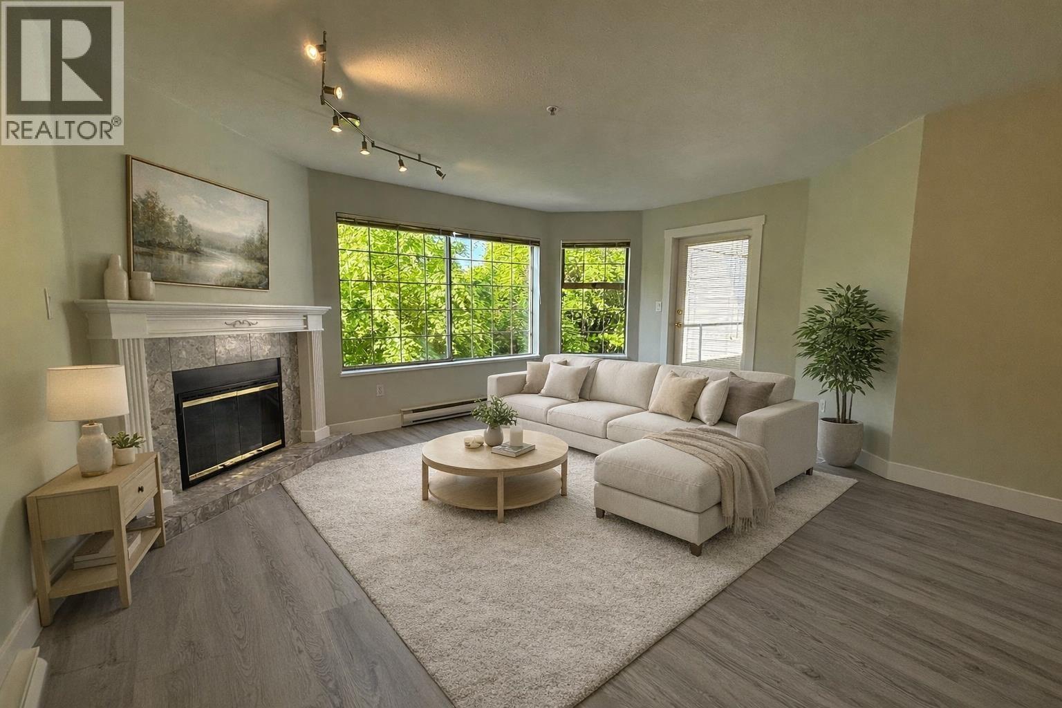 206 1955 SUFFOLK AVENUE