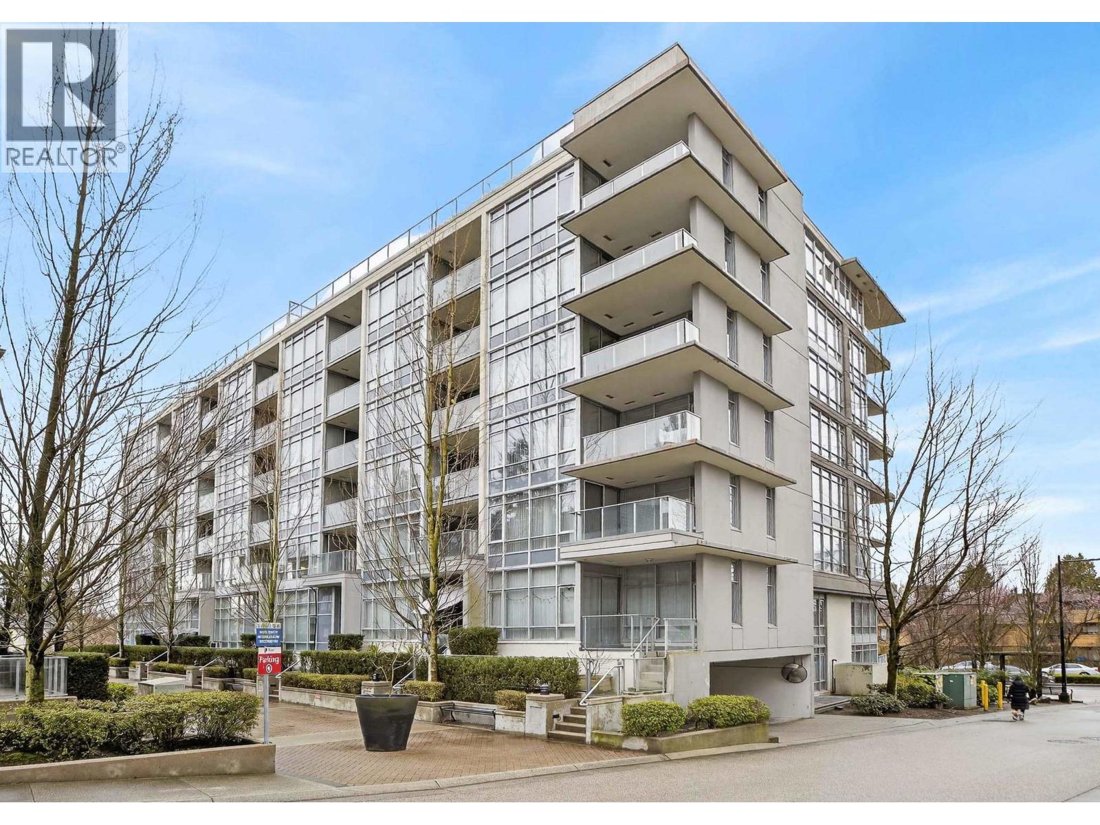 804 4888 NANAIMO STREET