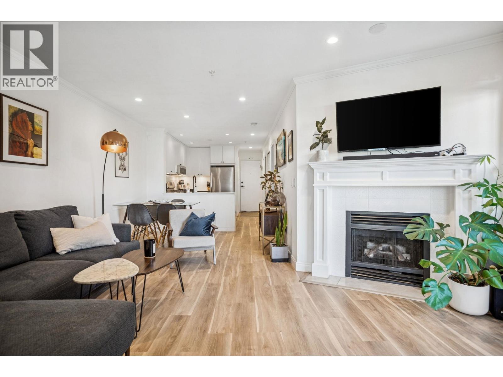 305 688 E 16TH AVENUE