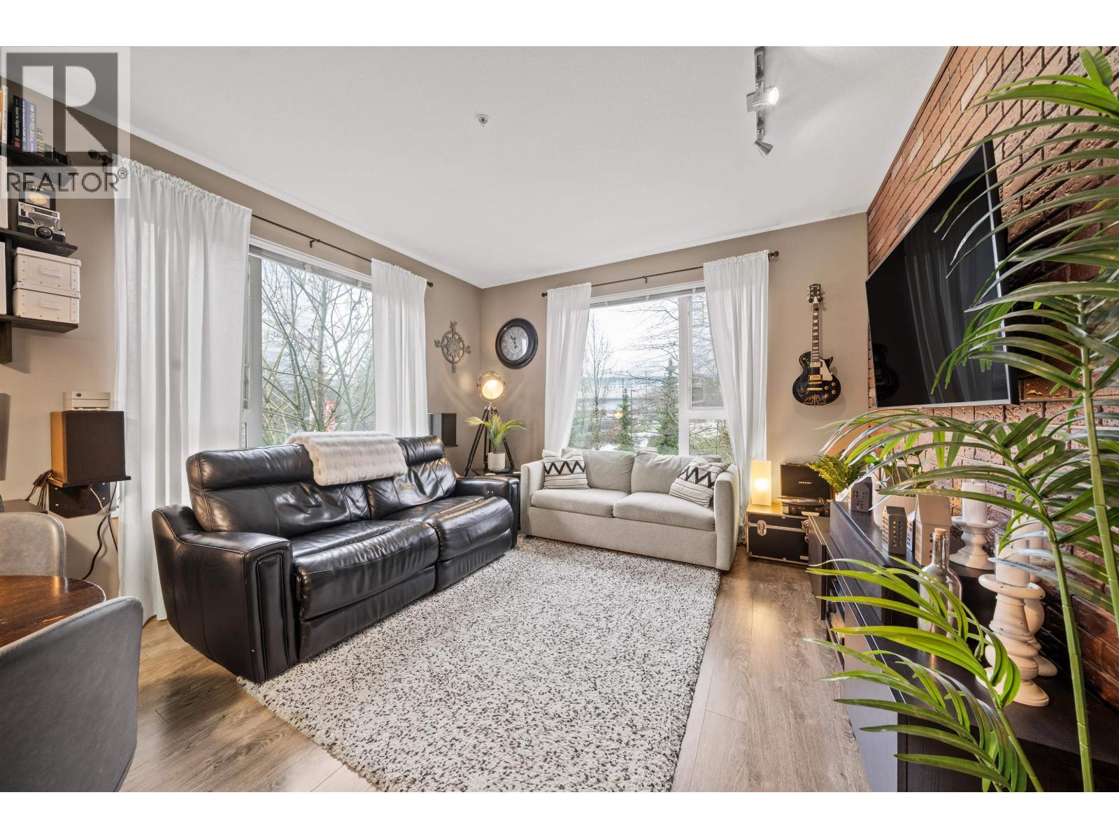 516 9250 UNIVERSITY HIGH STREET