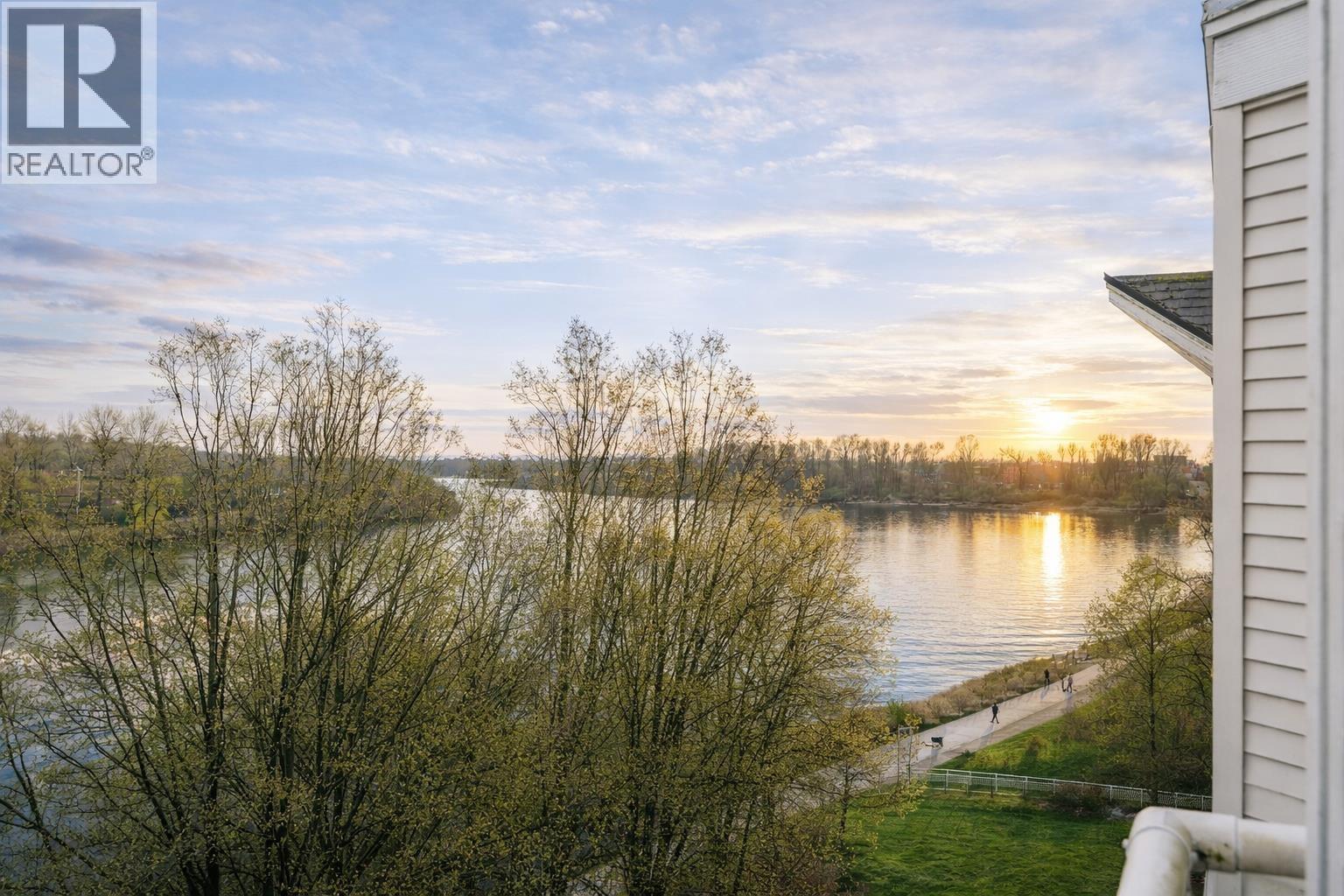 74 2733 E KENT AVENUE NORTH