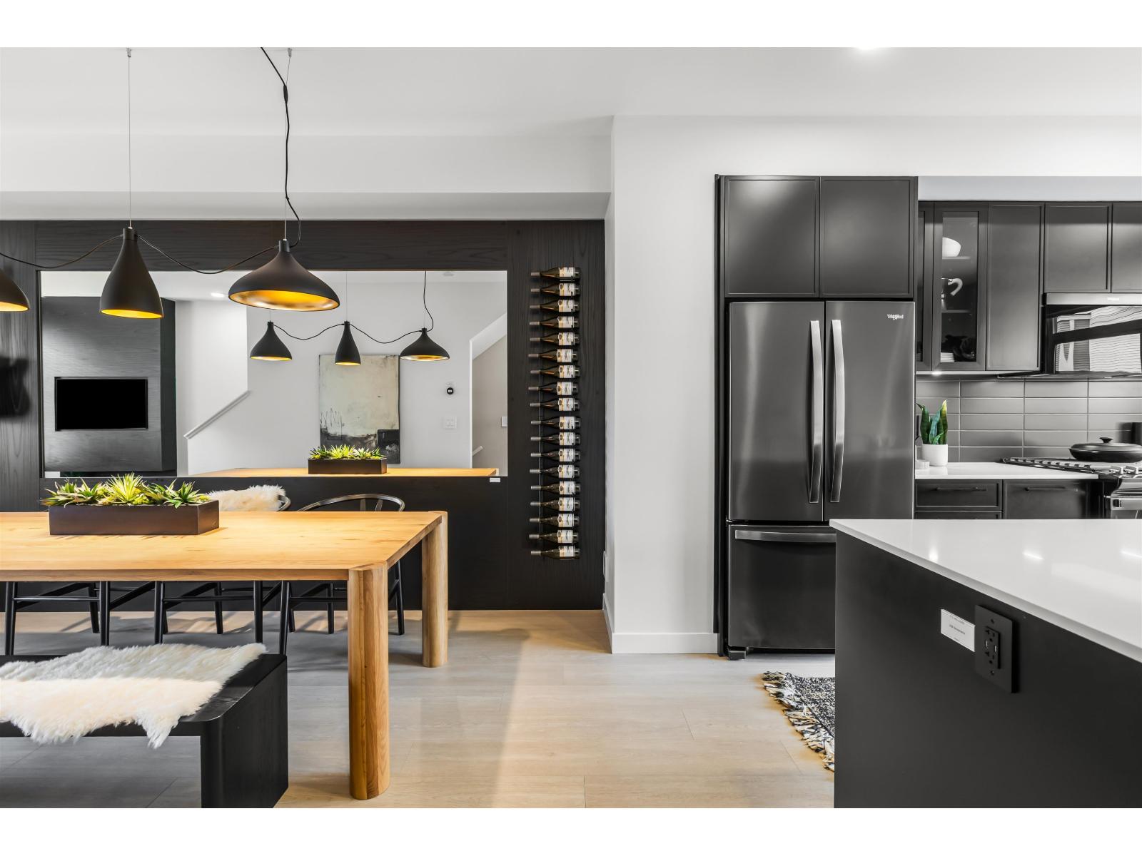 1 2886 MONTROSE AVENUE