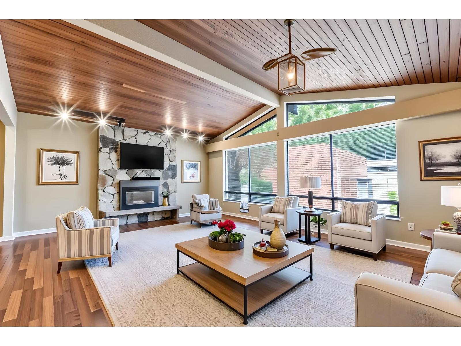 6457 SUMMIT CRESCENT